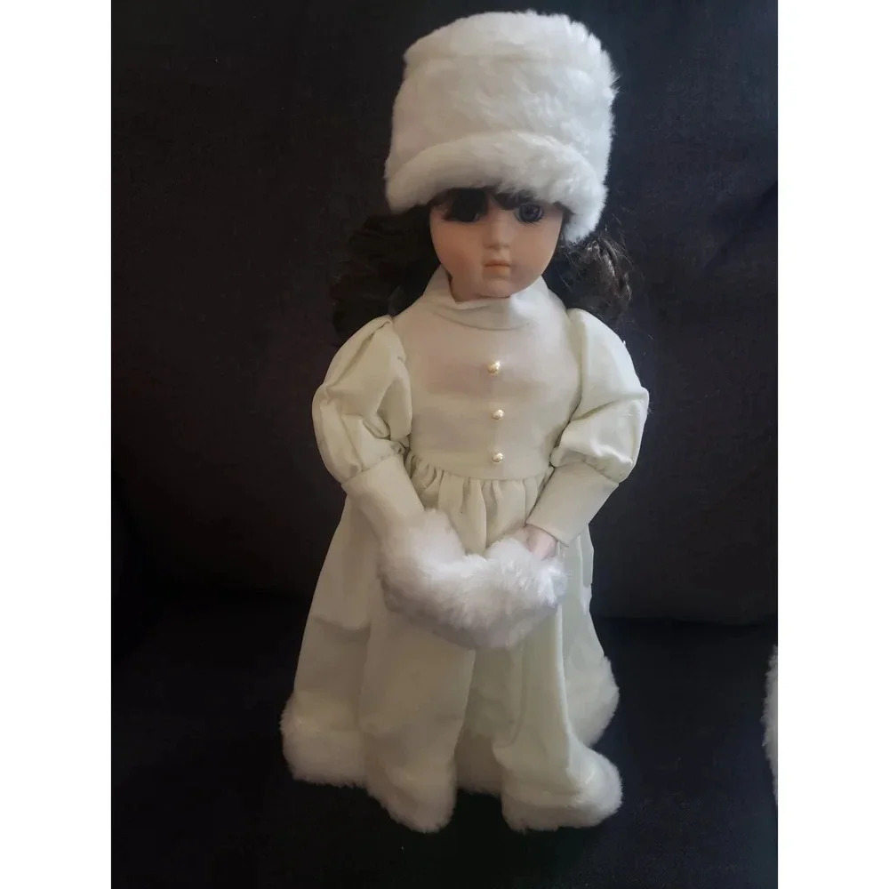 House Of Lloyd Christmas Around the World‎ Porcelain Doll 1988